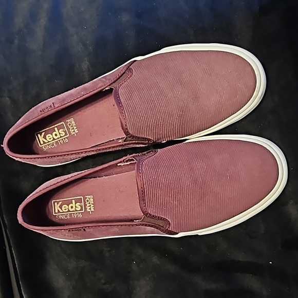 Keds Dream Foam Maroon suede ribbed  Slip ons in size 8 - Picture 2 of 9